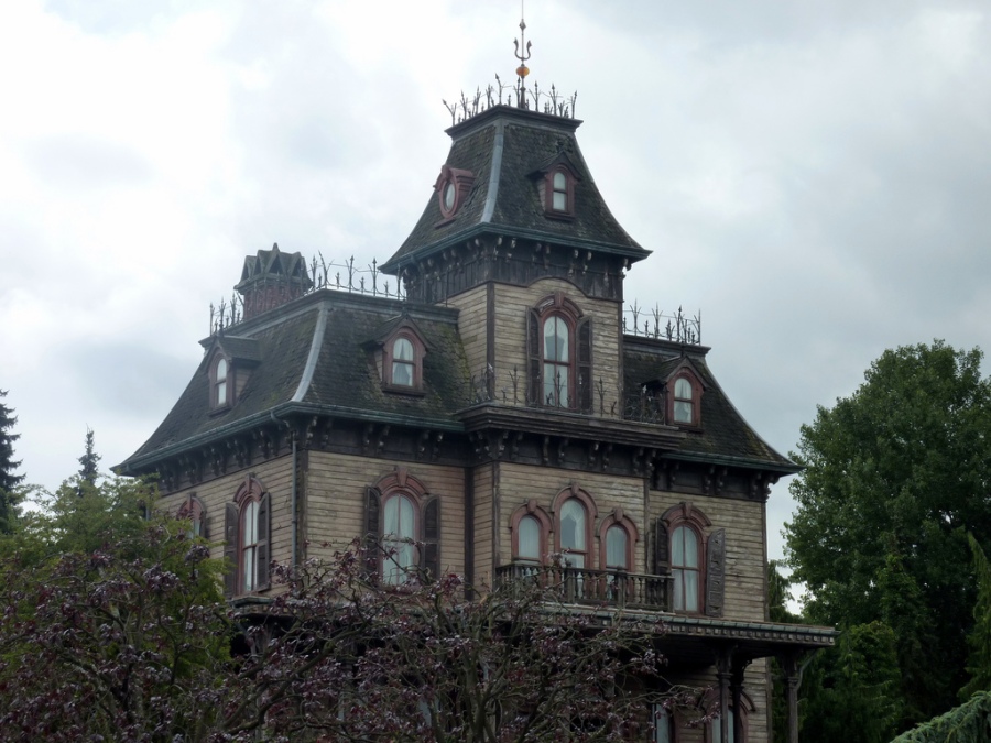 10 Popular Paint Colors for Haunted Houses | Gothic Riffs